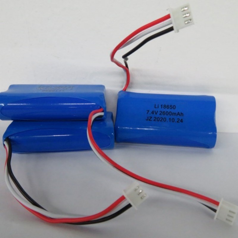 7.4V 2600mAh 18650 セル バッテリー パック 3 つのリードと 3 ピンの接触